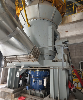 Moulin à rouleaux verticaux pour le broyage de calcaire pour la sécheresse du clinker de charbon de ciment Pet Coke